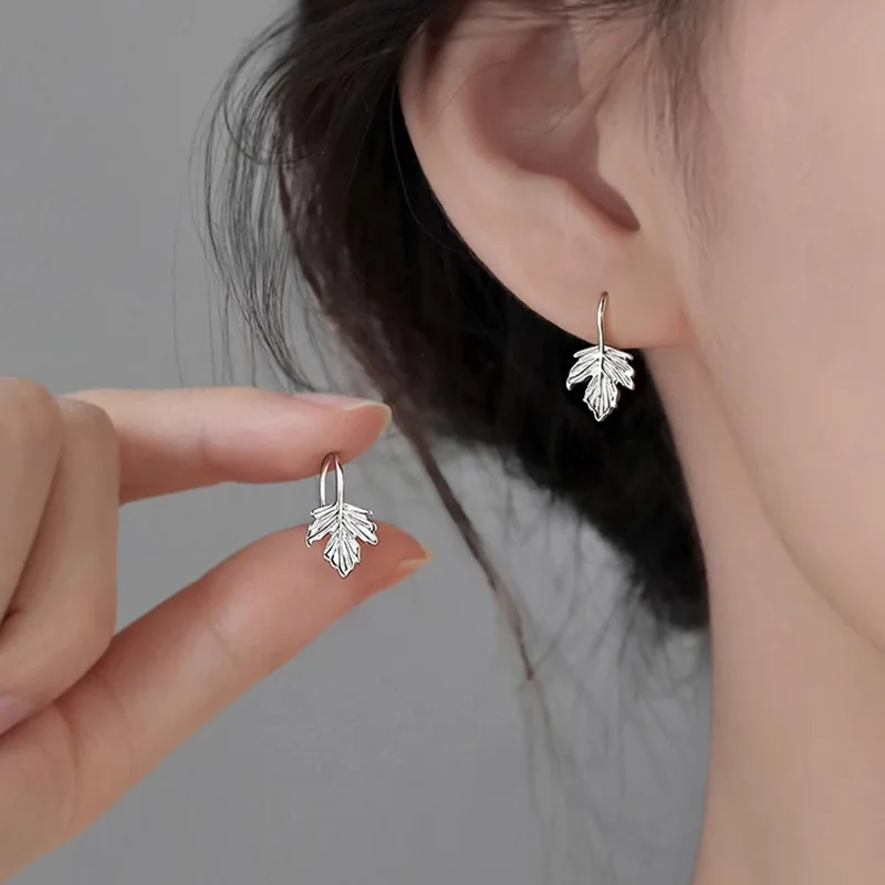 Personality Sterling Silver Metal Engraved Texture Maple Leaf Stud Earrings for Women Nature-inspired Jewelry Accessories Gifts