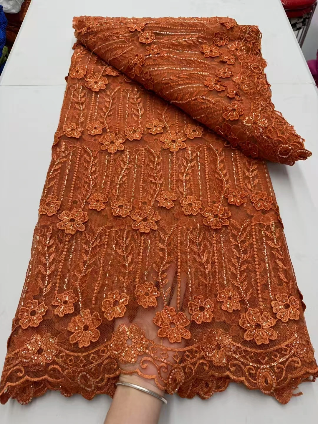 Ultimo tessuto di pizzo africano con paillettes 3D floreale 2025 pizzo ricamato di alta qualità con perline 5 metri per abito da festa di nozze