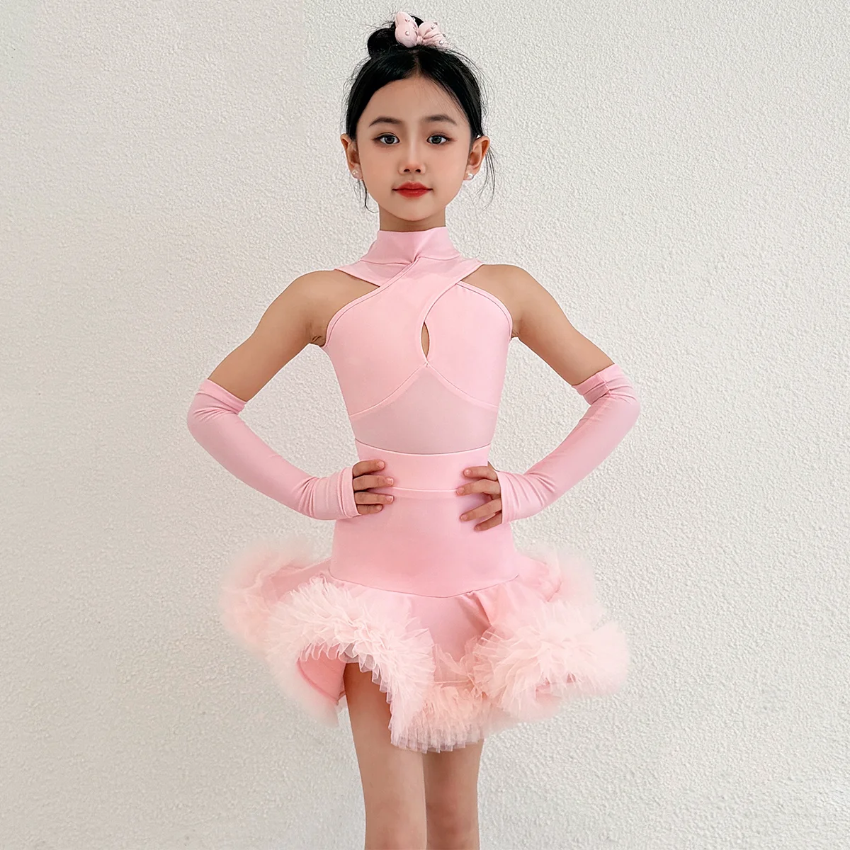 

2026 Kids Latin Dance Competition Clothing Pink Purple Fluffy Dress Gloves Suit Girls Chacha Dance Dress Performance Wear S2224