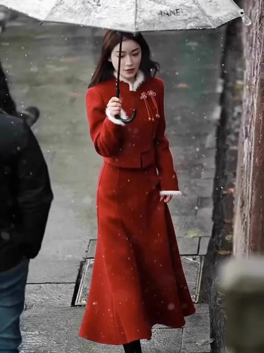 Czerwony strój ślubny, chiński strój Sle Qipao, strój zaręczynowy, renowowany strój chiński, strój na nowy chiński ceremonia, dla kobiet w wieku 20 i 30 lat.