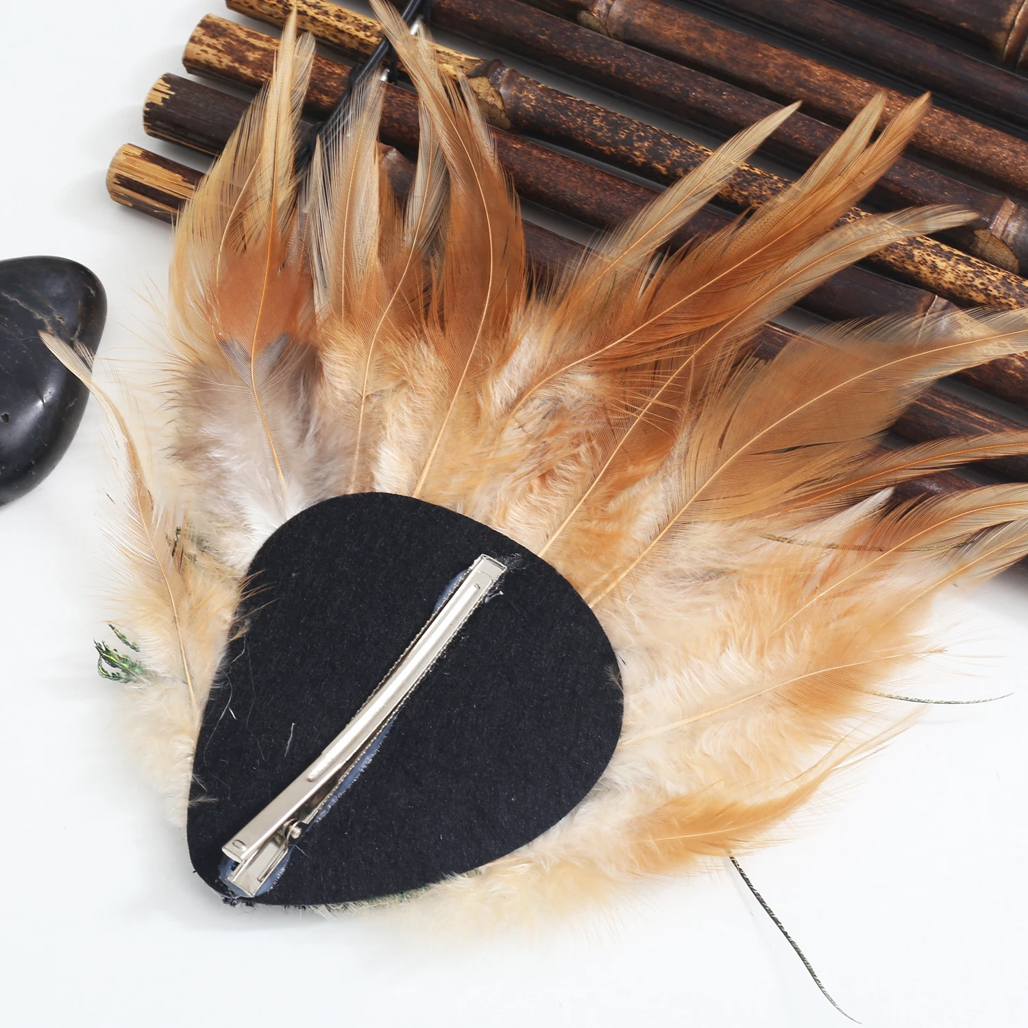 1 new contrasting peacock feather hair clip, retro Bohemian Indian hair accessory suitable for parties and concerts