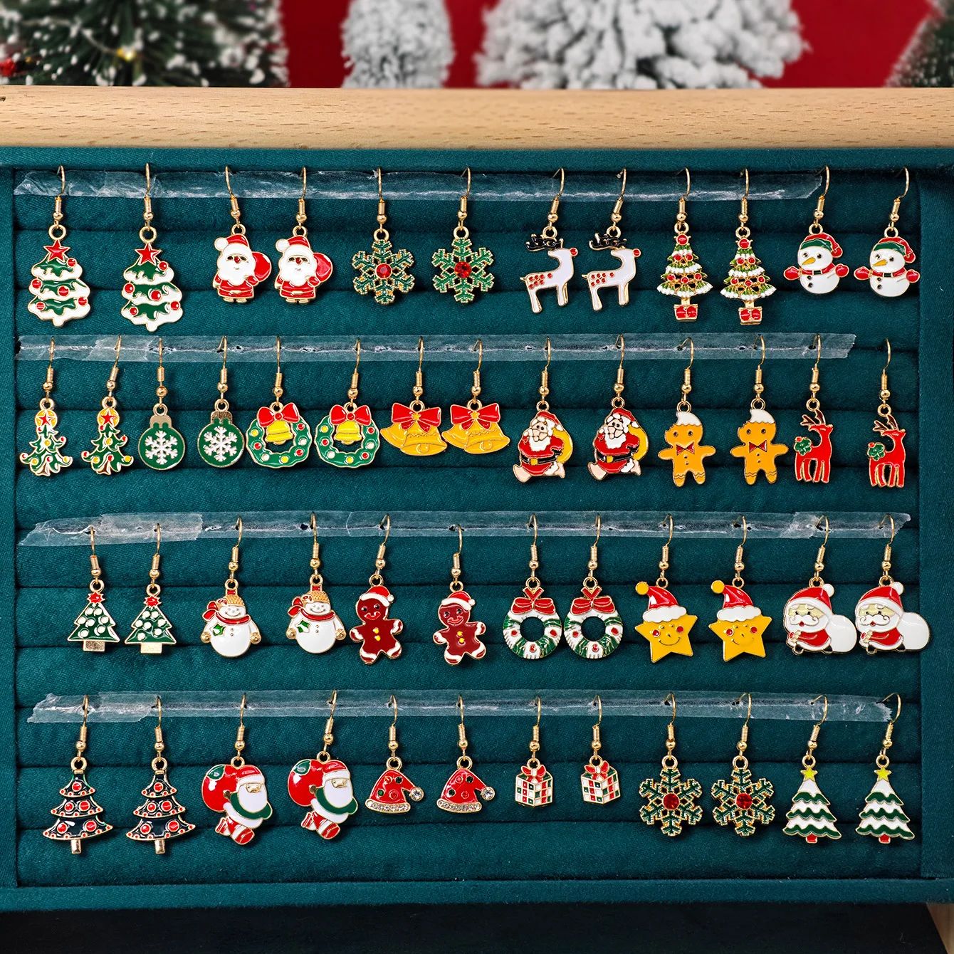 Christmas New Stylish Creative Earrings for Women Santa Claus Christmas Tree Snowflake Gingerbread Man Earrings Holiday Gift Set