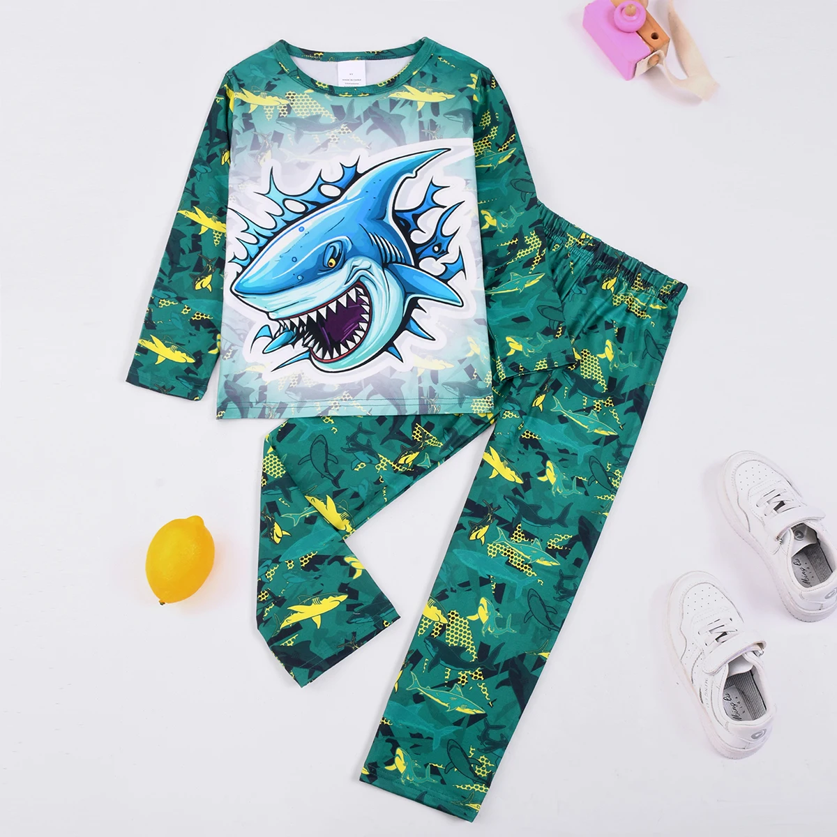 1615 flammhemmendes Pyjama-Set mit digitalem Cartoon-Hai-Langarm- und langen Hosen, geeignet für Jungen im Alter von 3 bis 8 Jahren