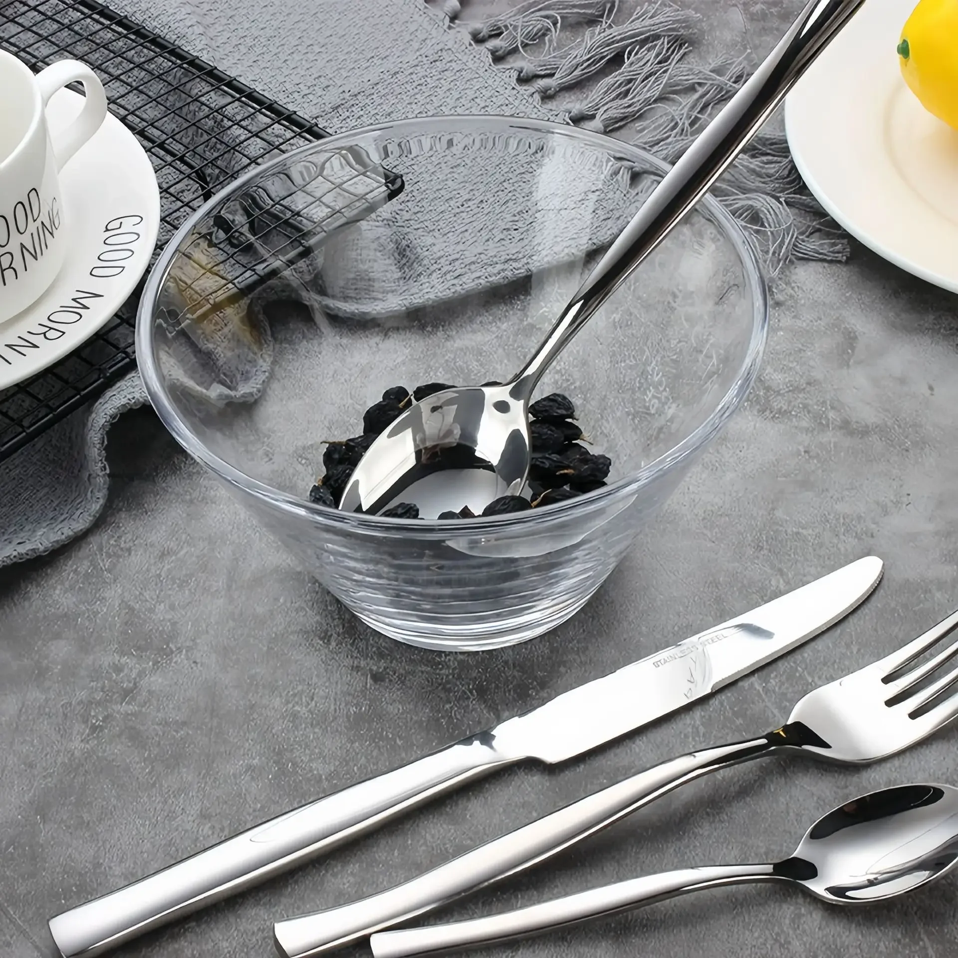 24pcs Bright Stainless Steel Luxury Cutlery Set Dinnerware Tableware Steak Knife Spoon Fork Flatware Dishwasher Safe Gift