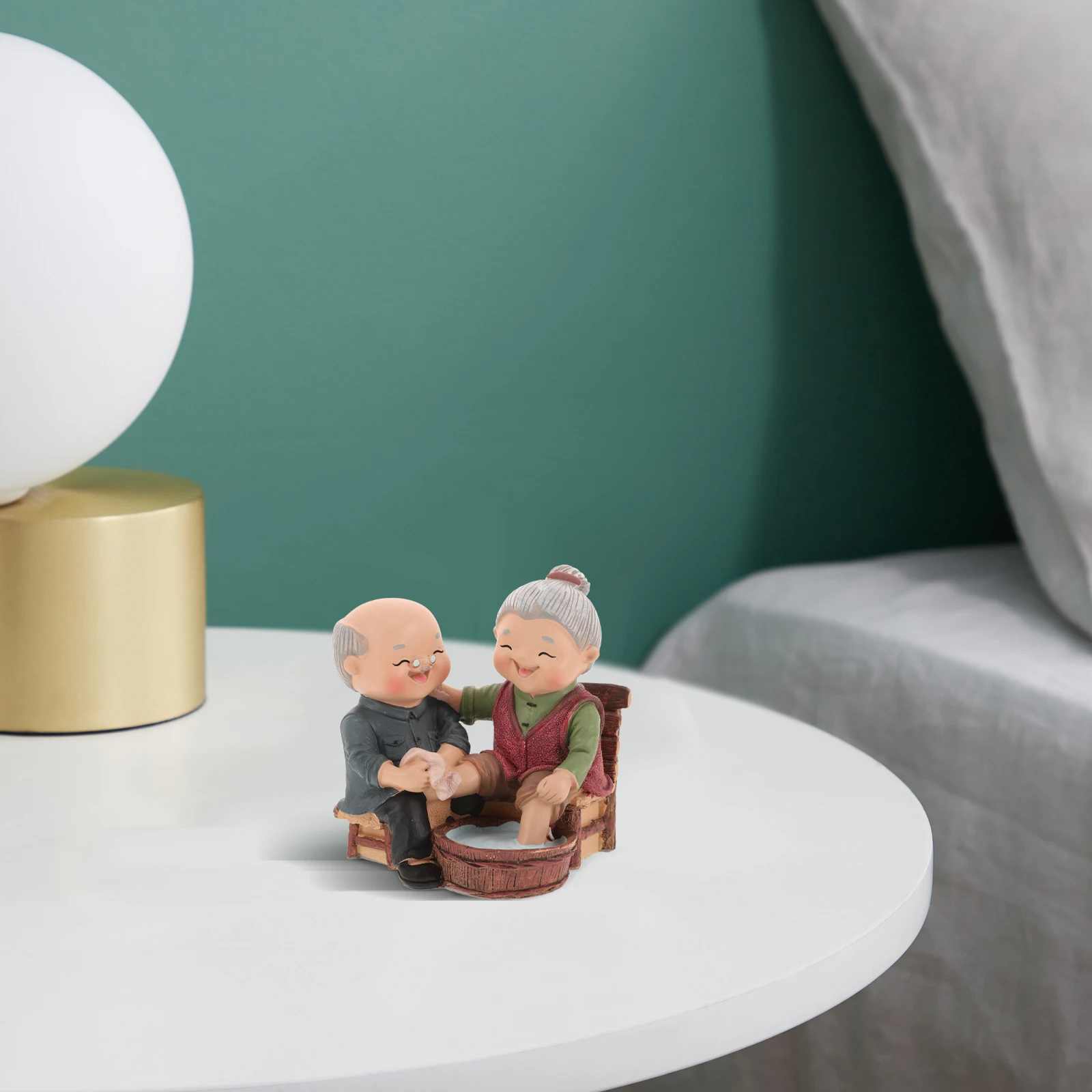 

Elderly Couple Statue Resin Home Decor Lifelike Features Safe Materials Grandparents Sculpture Husband Wife Figurines Mini