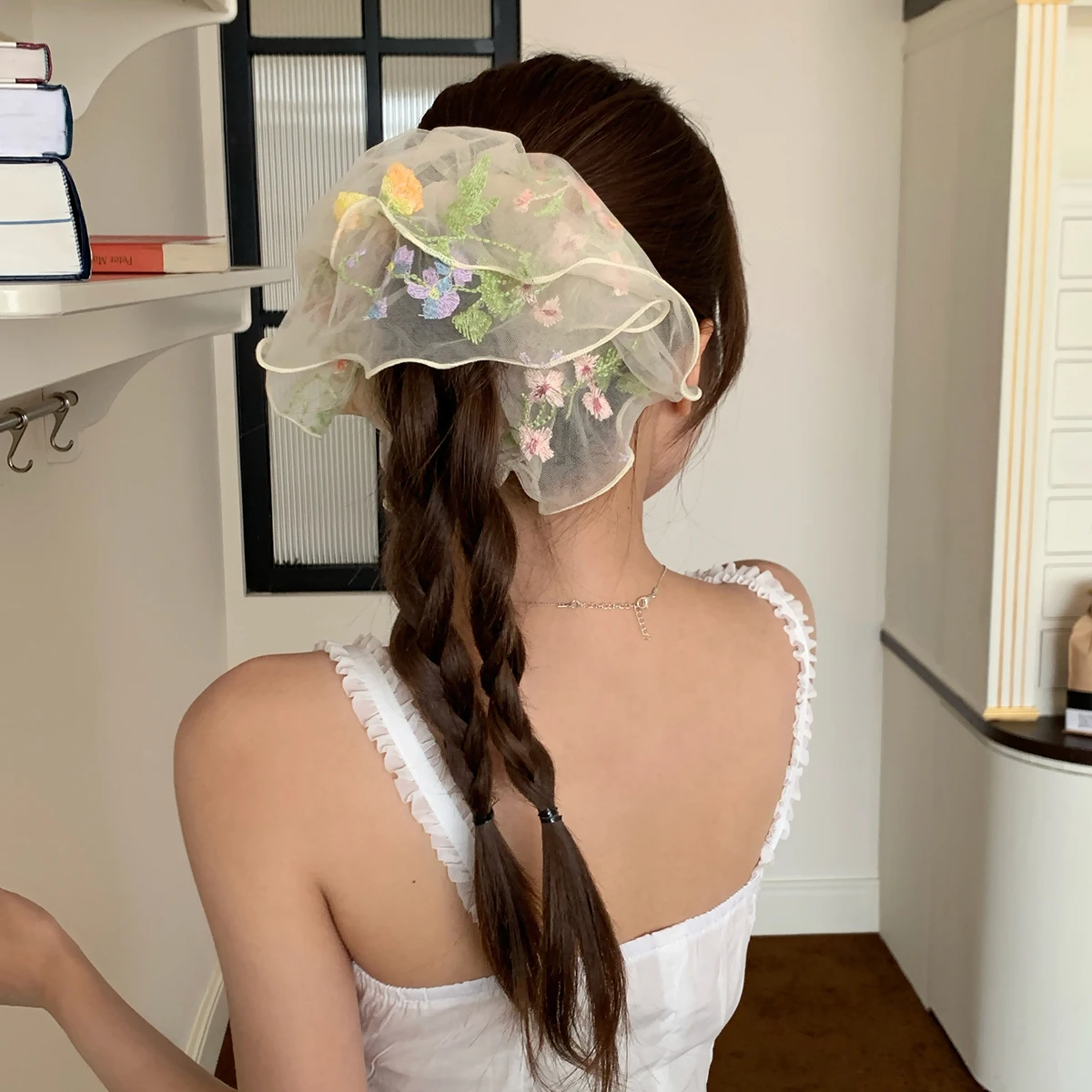 1 Stück Haargummi mit Blumenstickerei, großer Darmhaargummi, neuer Super-Fairy-Landhausstil, zum Binden von Pferdeschwänzen und Duttfrisuren, Haarblume – Detail 3