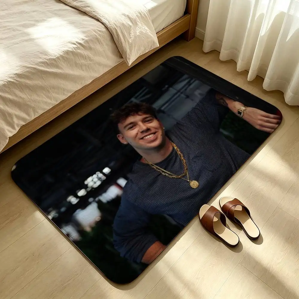 Popular Singer Q-Quevedo Cool Shower Room Absorbent Small Floor Mat Soft Comfortable Decorative Foot Mat