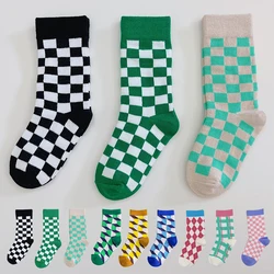 Chaussettes respirantes en coton doux pour enfants, chaussettes de sport pour garçons et filles, chaussettes d'équipage pour enfants, noir, blanc, damier, nouveau, 1-9 ans