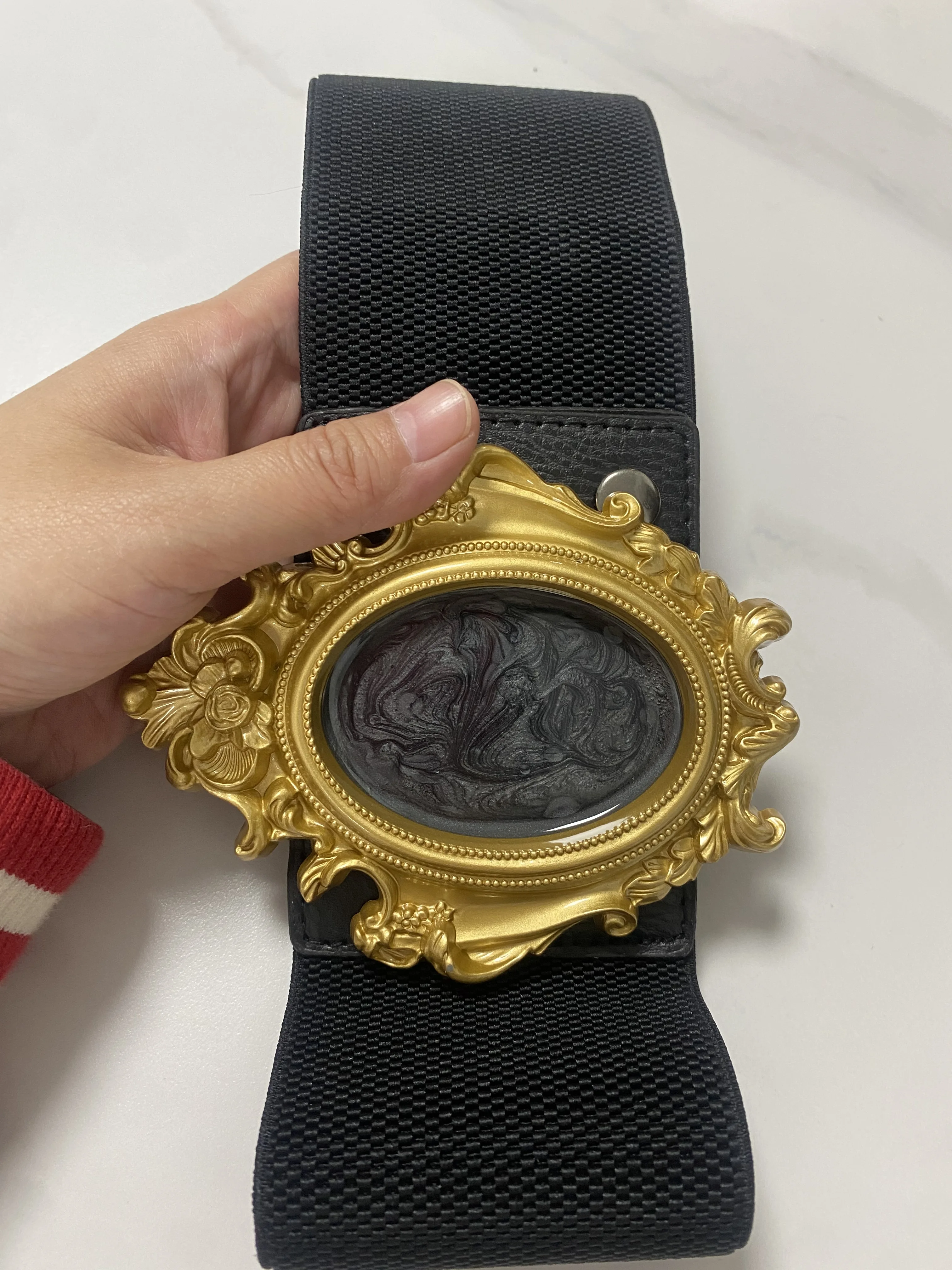 Рисунок 2 - Женский модельный ремень с золотистой пряжкой