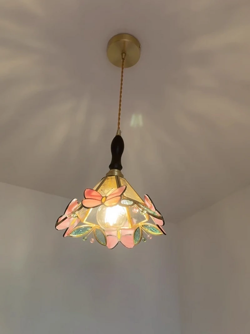مصباح معلق حديث من النحاس والزجاج على شكل فراشة بجانب ديكور داخلي لغرفة النوم بار مطعم غرفة المعيشة ضوء معلق ثريا الثريا الزجاجية الاسكندنافية الحديثة ، زخرفة الزجاج الإبداعي ، مطعم ، مقهى ، غرفة معيشة ، غرفة نوم #6