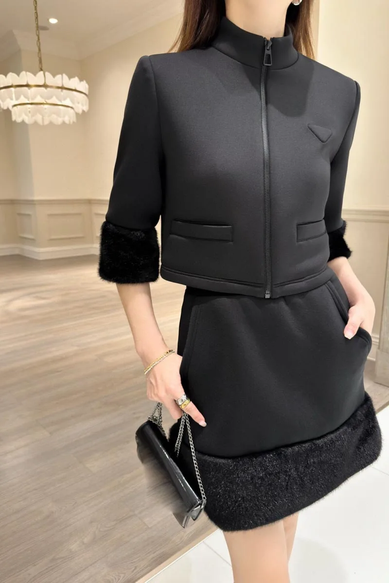 2024 Autumn New Women's Half length Skirt Fashionable, Exquisite, Casual Commuter Splicing Plush Versatile Bag Hip Short Skirt