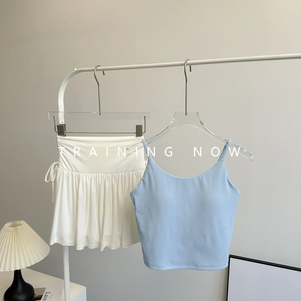 

Униформа для бадминтона, спортивный костюм для бега для женщин, лето 2021, новая быстросохнущая одежда на подтяжках, йога, фитнес, теннисная юбка