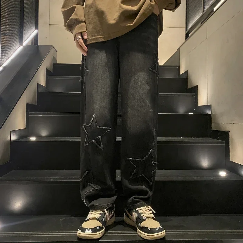 جينز رجالي عصري موديل 2025 بنطال جينز فضفاض مستقيم من قماش الدنيم موضة الهيب هوب ملابس خروج فضفاضة عتيقة للرجال