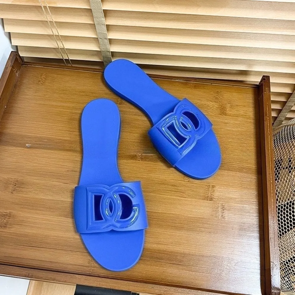 

2026 Spring Summer New Women's Flat Slides Single Strap Sandals Non-Slip Outdoor Slippers All-Matching Coastal Grandmother Clean Girl Aesthetic Minimalist Strap Everyday Essential Design for Women Girls Beach Resort Pool Party Daily Errands