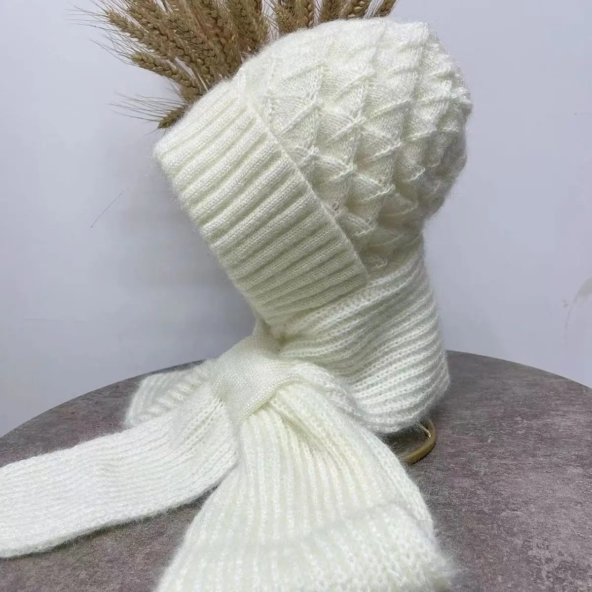 Squirrel Velvet Double Layer Knitted Phoenix Tail Flower Conjoined Scarf Wind and Snow Cap Cold Proof and Thickened