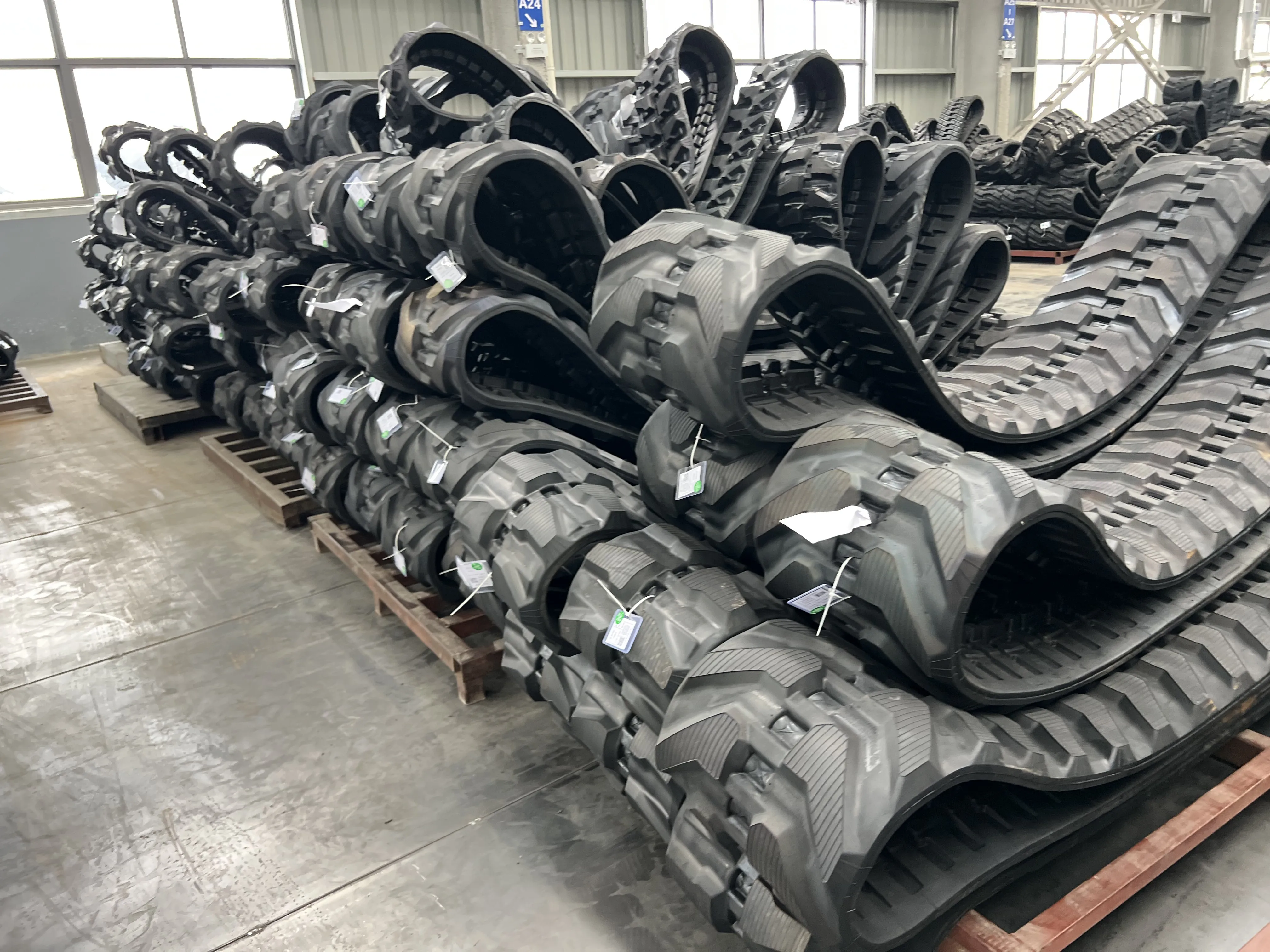 حفارة الثلج بعجلات روبوت جزازة العشب المطاطية