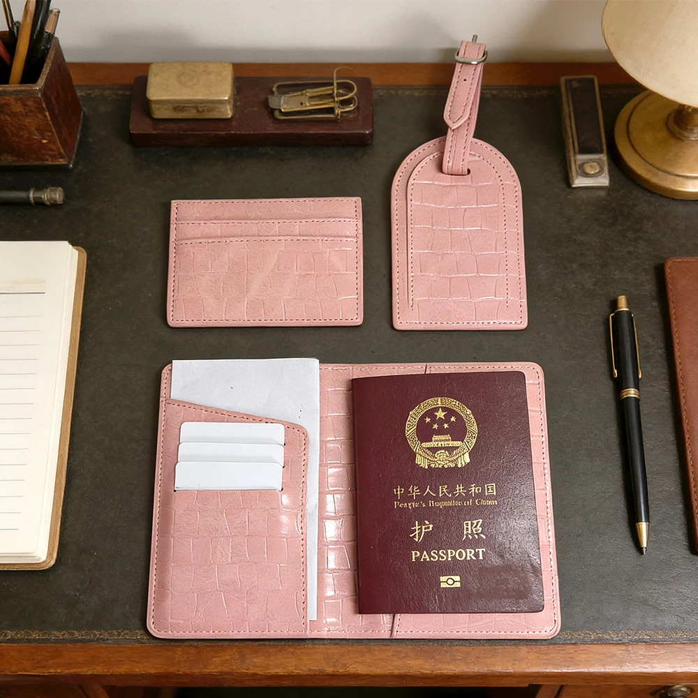 Modischer Reisepasshalter aus Leder mit Krokodilmuster, individueller Namensanhänger für Reisegepäck, gravierte Initialen, Retro-Luxus-Kartenhalter, Geschenk – Detail 4