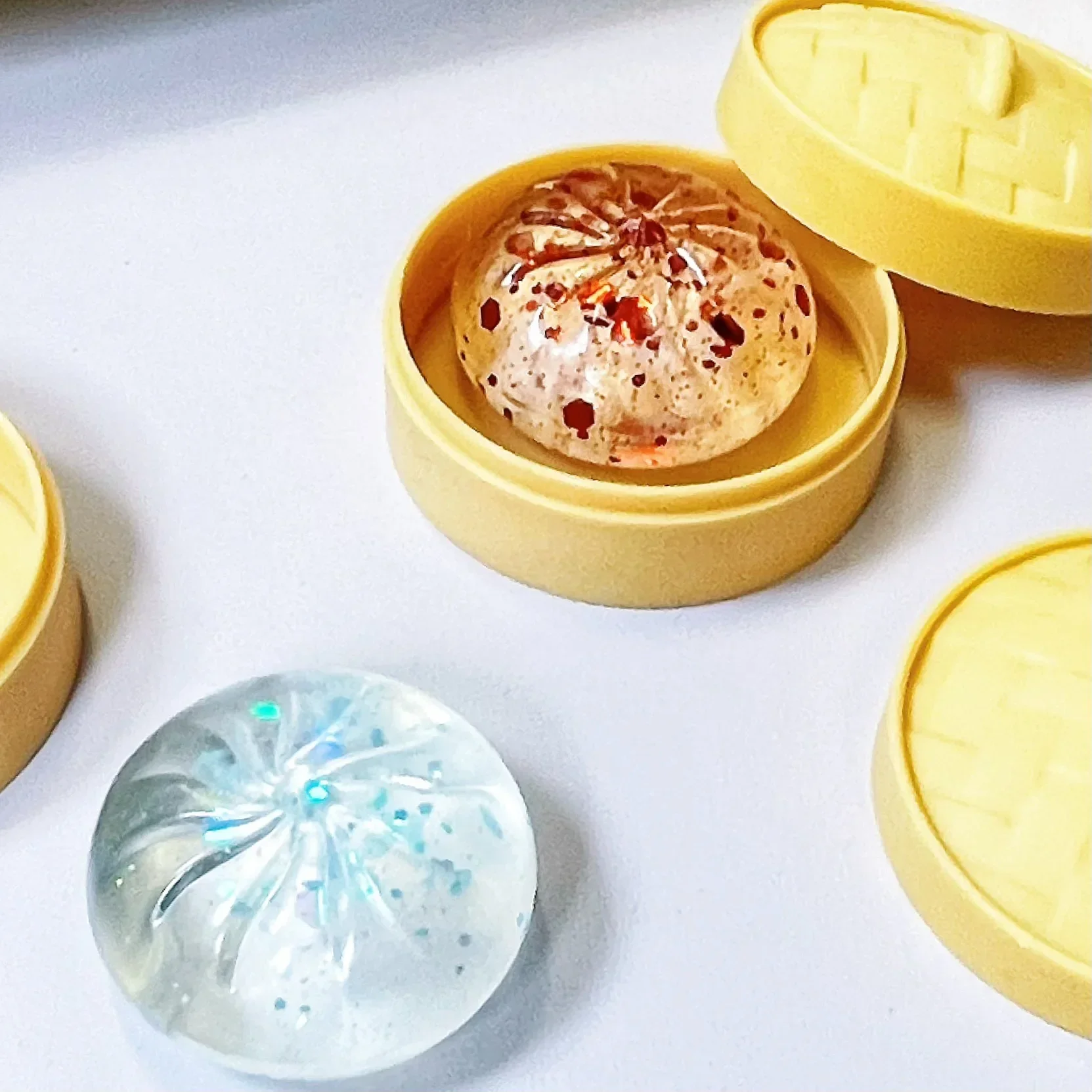 Kristall-Mini-Teigtaschen & Dampfbrötchen Squishy-Set mit Dampfgarer, weiche Quetsch-Stressabbau-Spielzeuge, beruhigende Fidget Toys, Partygeschenke, Geschenk
