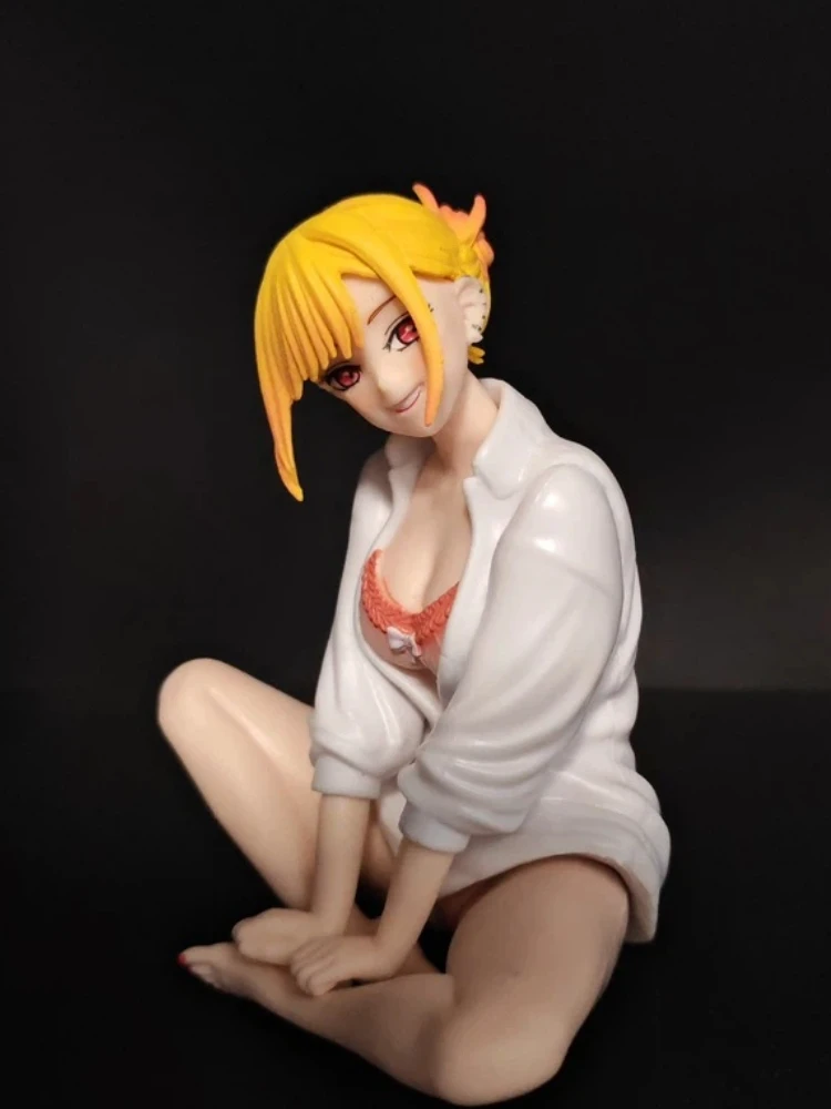 Neue 10cm große Marin Kitagawa My Dress Up Darling Figur in sitzender Pose im Pyjama, Sammlermodell, Schreibtischdekoration für Anime-Sammler.
