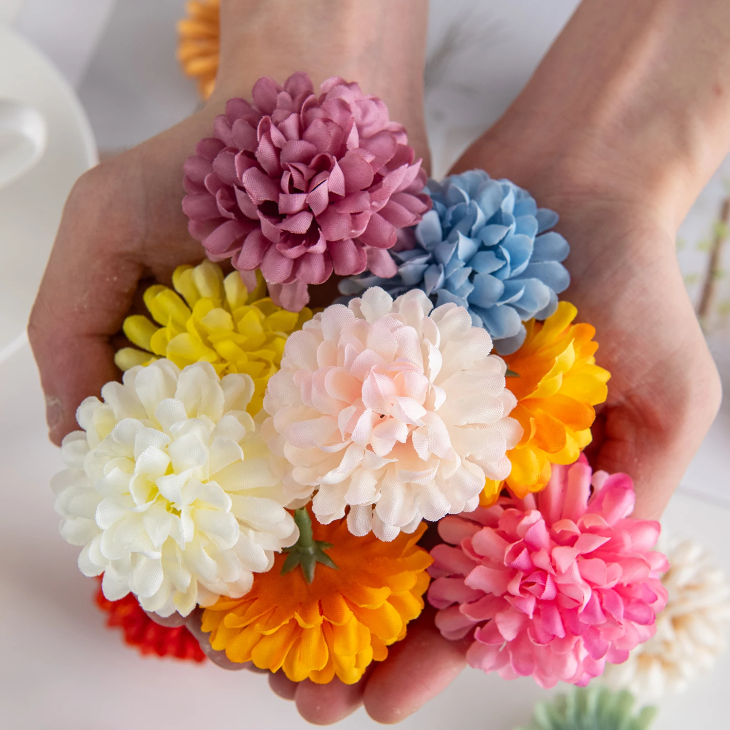50/100 Stück Künstliche Blumenkugeln Chrysanthemen Heimdekoration Hochzeitskranz Deko Outdoor Garten Braut DIY Geschenkbox Zubehör Günstig – Detail 3