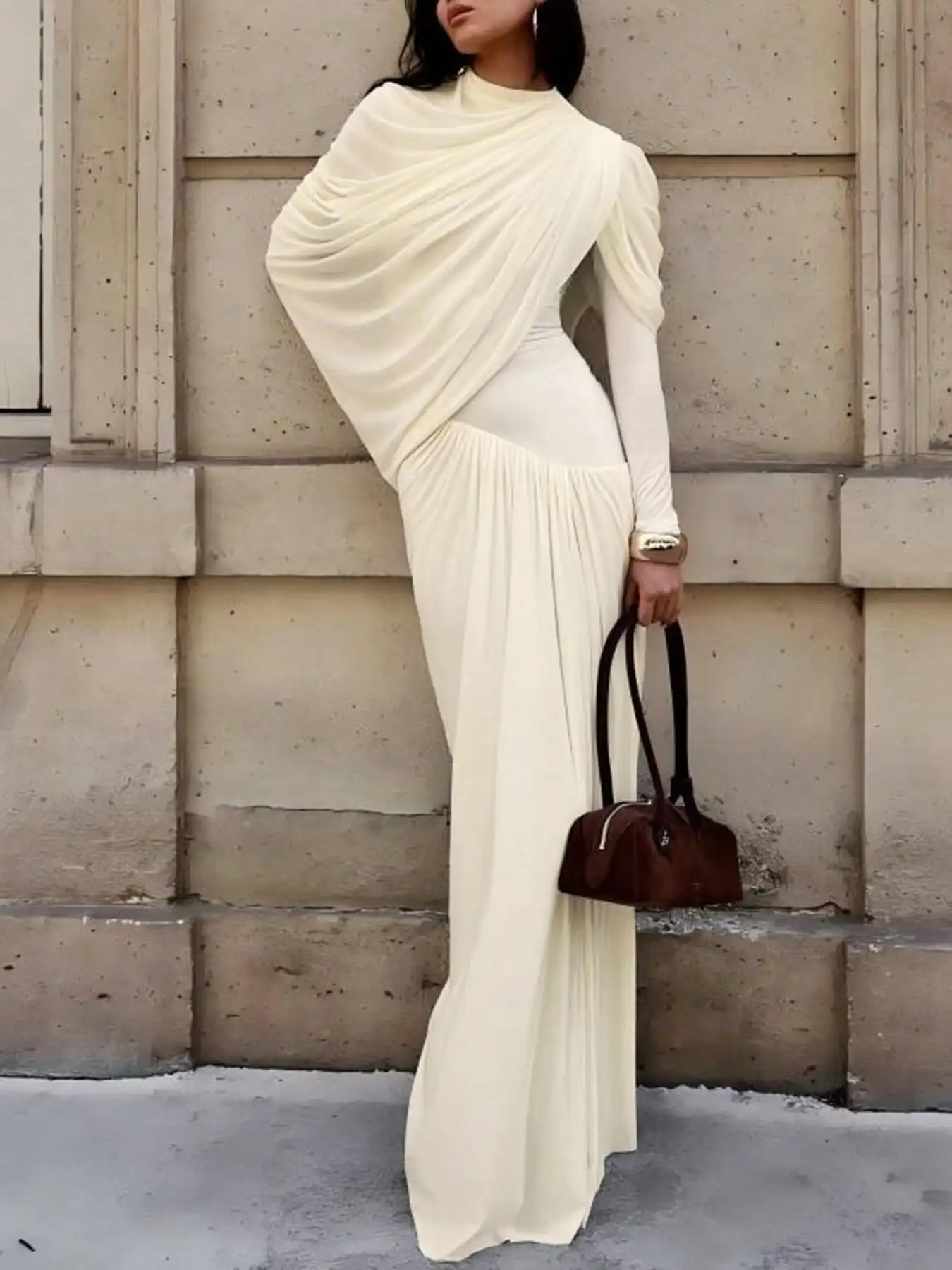 Gaun Maxi Elegan Berlipit Tak Beraturan Transparan