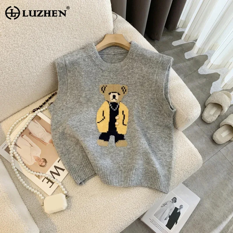 LUZHEN Cute Cartoon Bear Pattern Sleeveless Knitted Pullover Vest Women's 2024 New Original Fashion Casual Sweater Tops AA2286