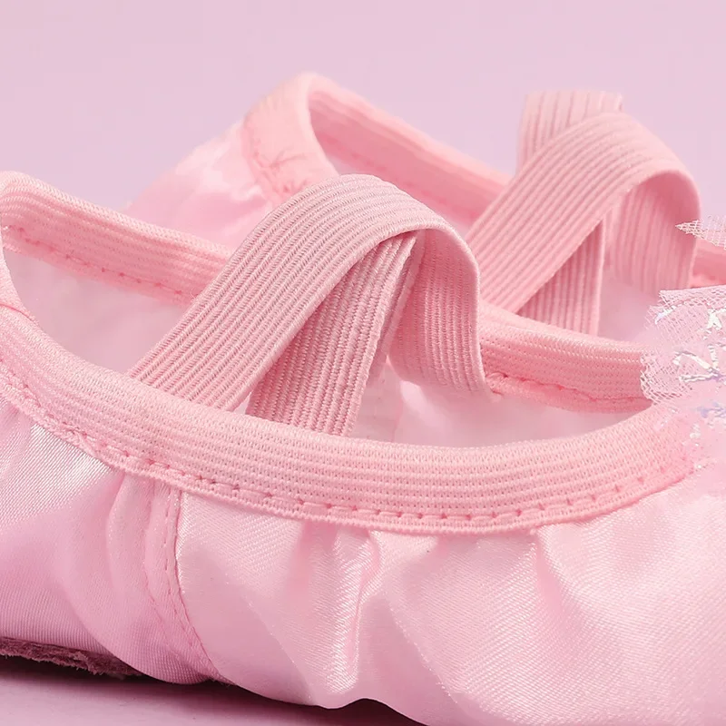 New Satin Dance Shoes Girls Soft-soled Acrobatics Cat Claw Shoes Children Performance Dancing Princess Pretty Ballerinas Shoes