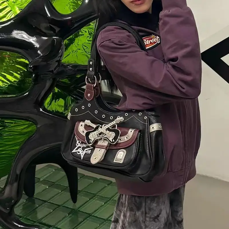 حار فتاة رسالة التطريز حمل حقيبة المرأة خليط الجلود سعة كبيرة حقائب كتف السيدات فاسق Y2k جماليات حقيبة تحت الإبط