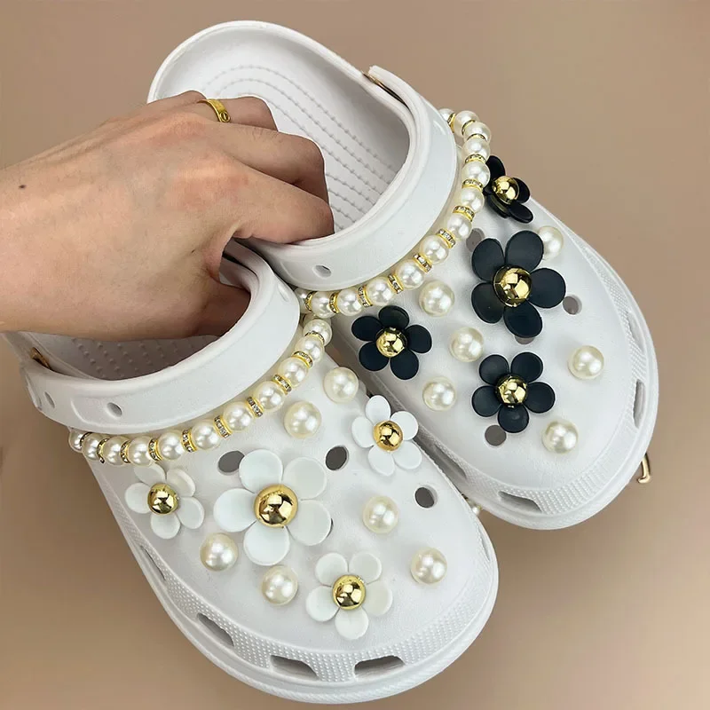 子供用パールチェーン付きシューズチャーム,日曜大工,黒と白の花,バックル装飾,アクセサリーセット,女の子へのギフト