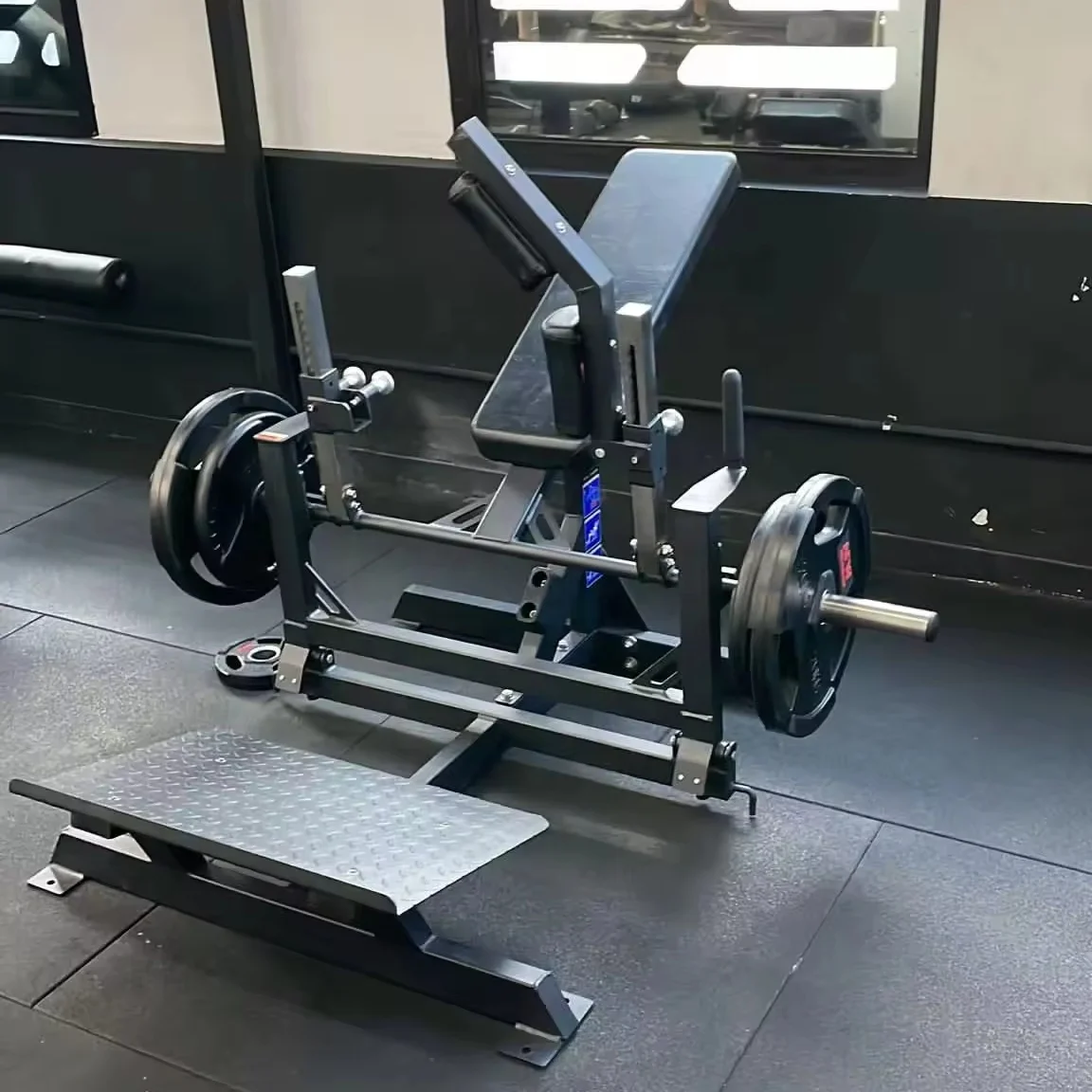 New Fitness Universal 3D Hip Thrust Machine Customizable Fitness Gym Equipment