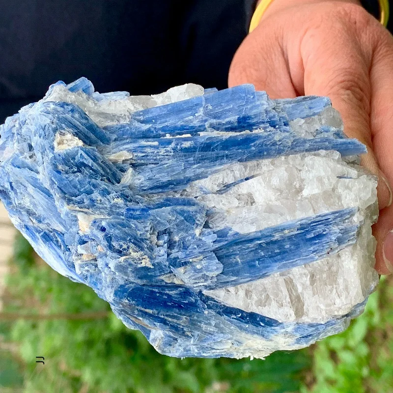 KYANITE MINERAL SPECIMEN 5