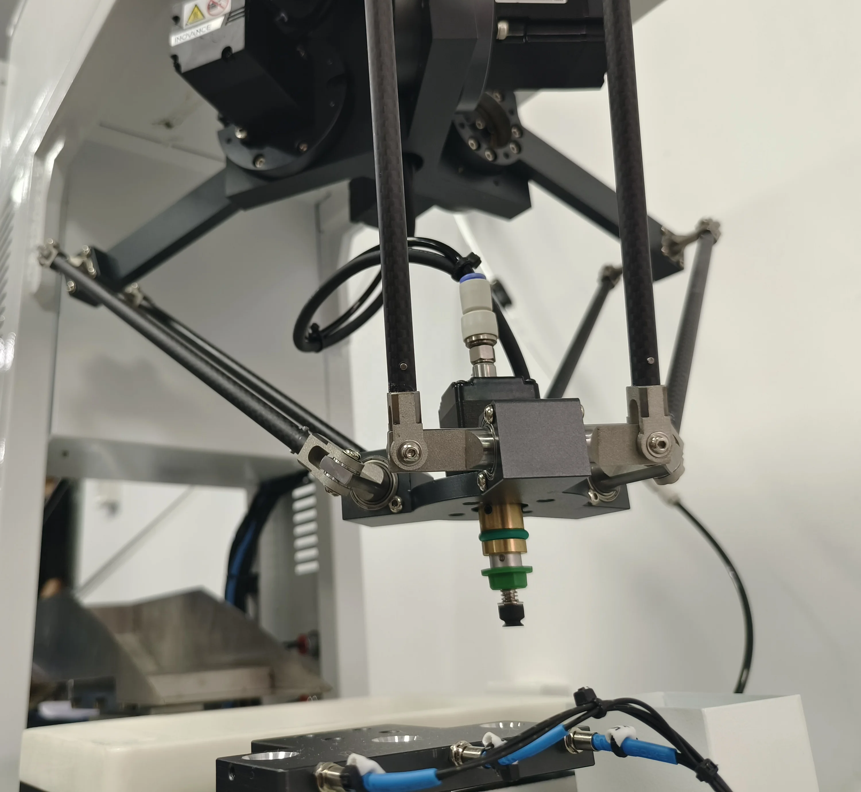 De lta Ro bot Special R obot per il posizionamento e il caricamento automatico