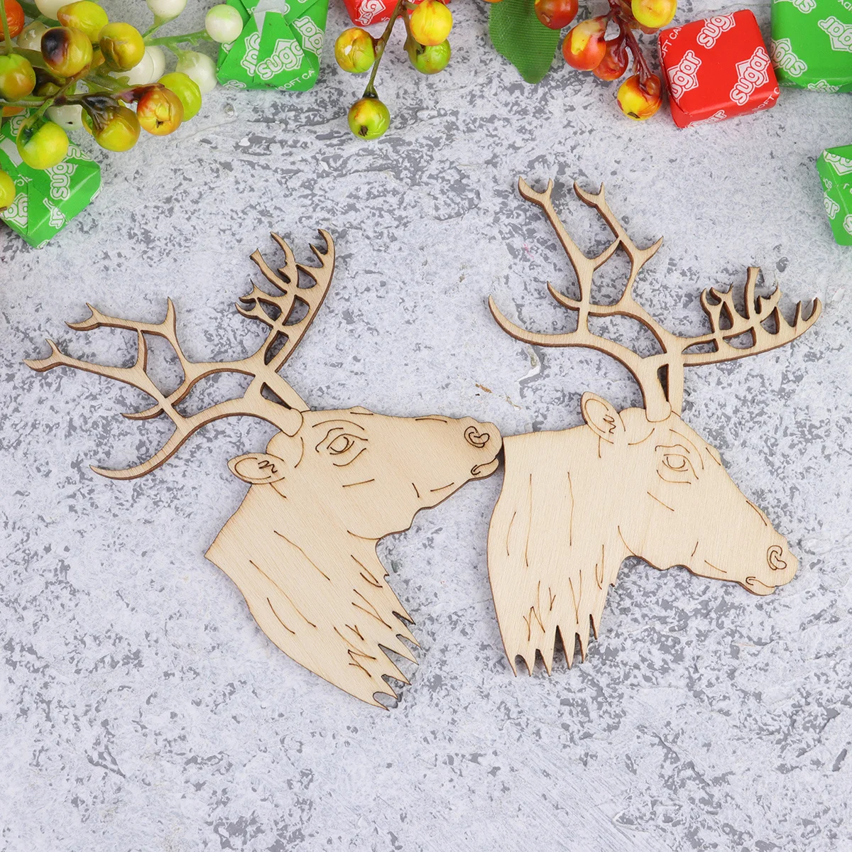 

20Pcs Wood Christmas Hanging Decorations Premium Carved Deer Head Pendants with Mini Hole for DIY Craft Tree Ornament Holiday