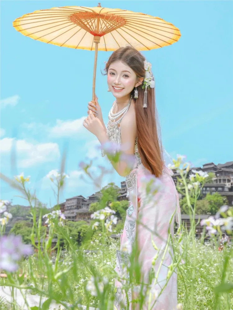 

A pink tie-dyed cotton strapless ribbon long dress with ethnic style photography