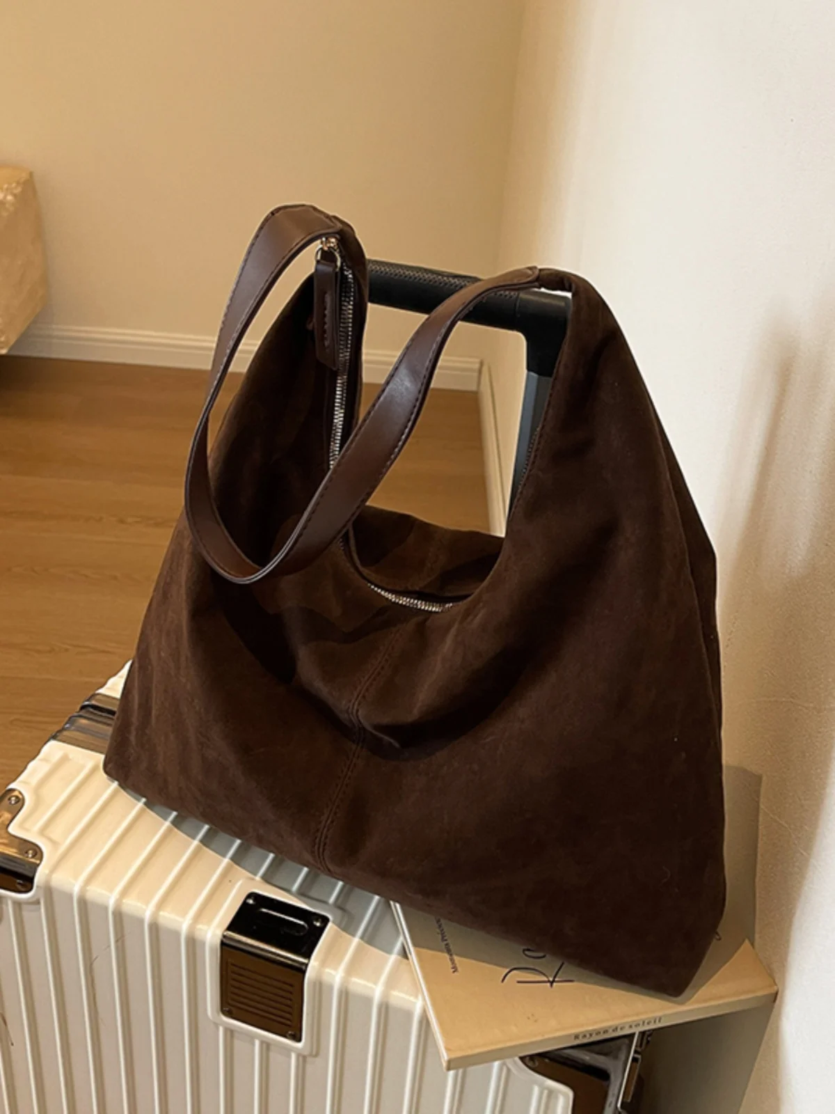 Sac en daim souple rétro pour femme, grande capacité, populaire, lancé, E27, automne, hiver, nouveau, 2023