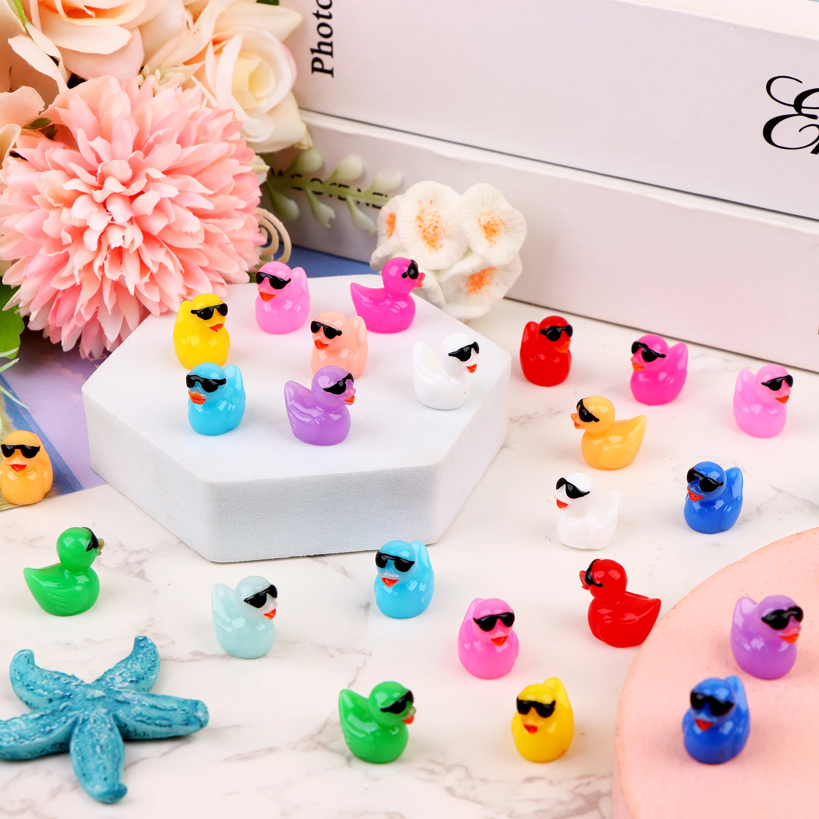 200plcs Tiny Ducks Mini Resin Duck with Sunglasses Bulk Colorful Duck Figures Miniature Dollhouse Accessories DIY Micro Charms