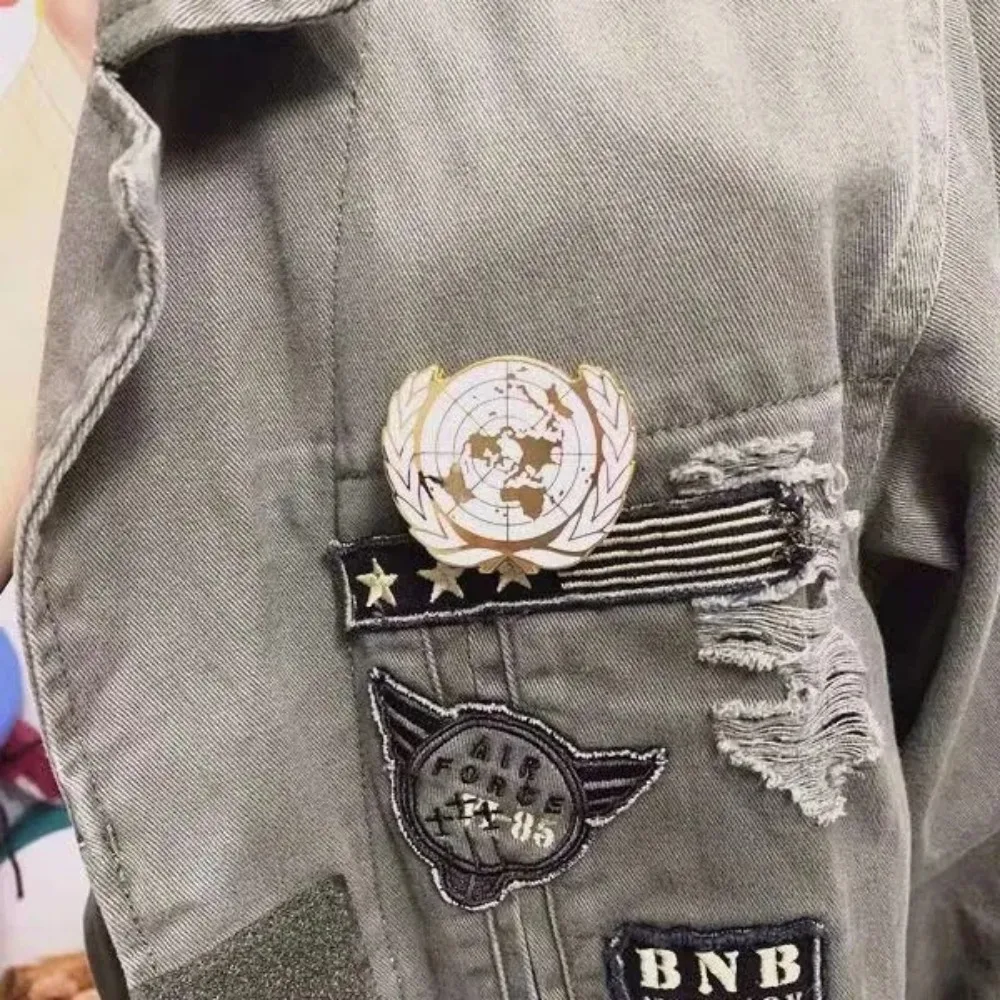 European and American Earth-shaped Baked Enamel Alloy Badges Accessories Global Village Wheat Ear Commemorative Medals Brooch