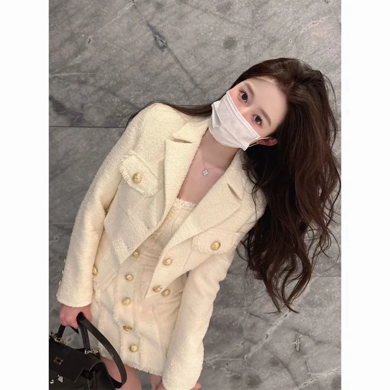 ชุดเซ็ตแฟชั่นสไตล์เซียวเซียงเฟิง ดีไซน์สั้น เรียบหรู ทันสมัย สำหรับฤดูใบไม้ผลิและฤดูใบไม้ร่วง ระดับไฮเอนด์ ช่วยให้ดูผอมเพรียว สายเสื้อความหนาปานกลาง