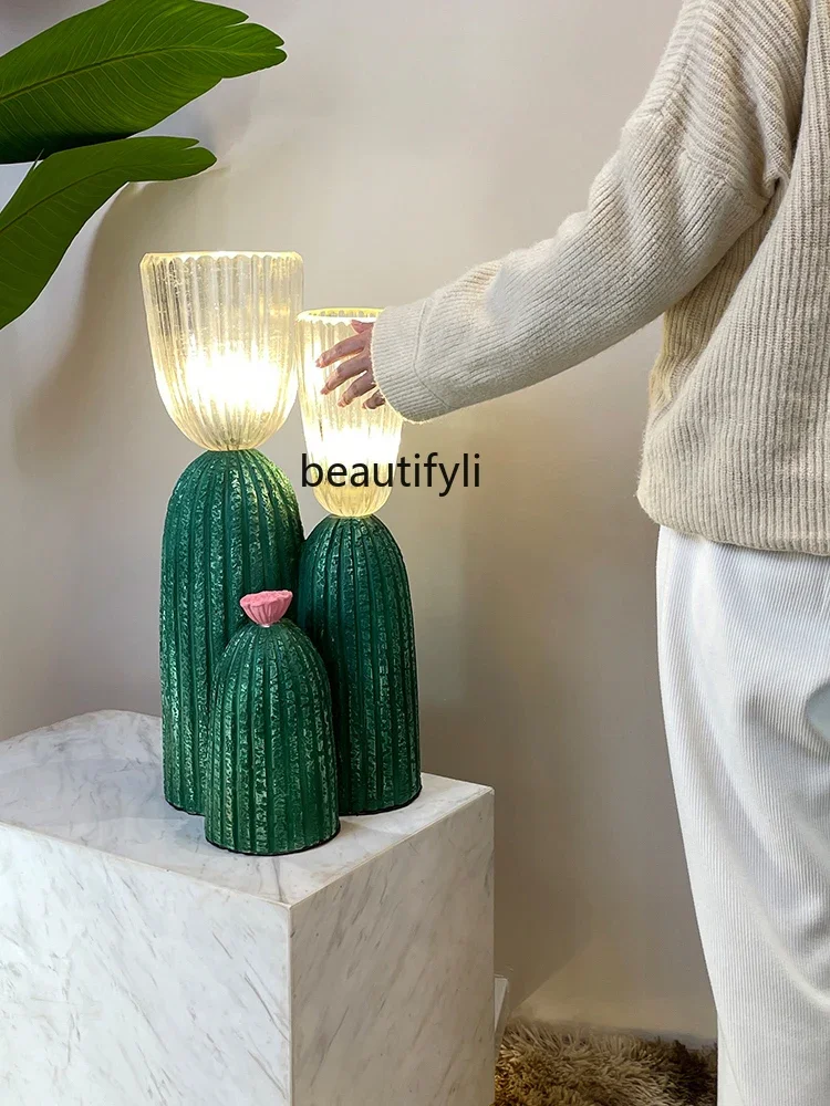 Modern Cactus Table Lamp Creative Personality Post-Modern Living Room Bedroom Hallway Atmosphere Ornament Decoration