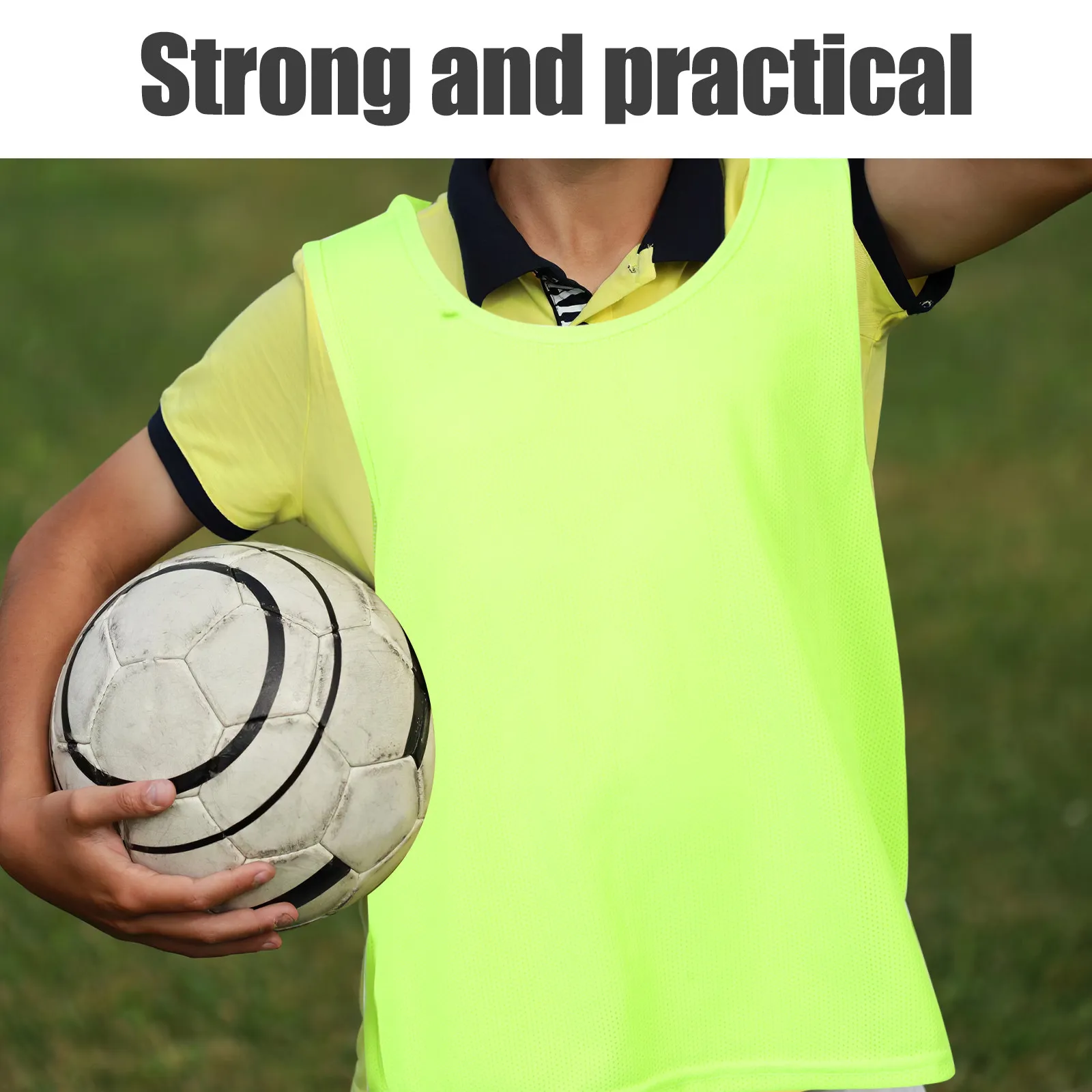 

Комплект из 4 тренировочных жилетов - дышащие сетчатые спортивные манишки для футбола и баскетбола - для молодежных команд с высокой видимостью