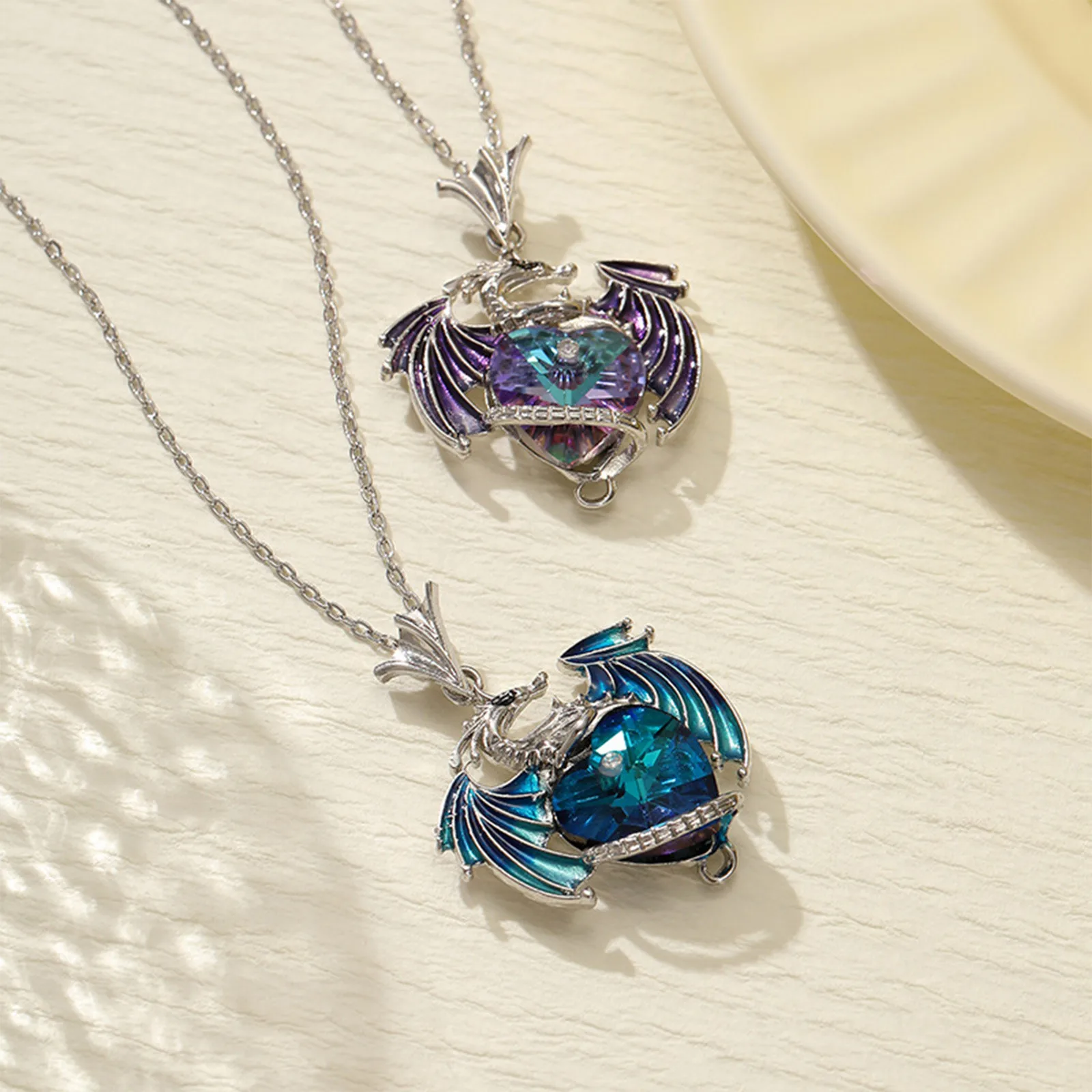 تحلق التنين قلادة كريستال قلادة الأزياء والمجوهرات سحر الحب مزاجه كل مباراة ضوء فاخر متعدد الألوان هدية عيد ميلاد