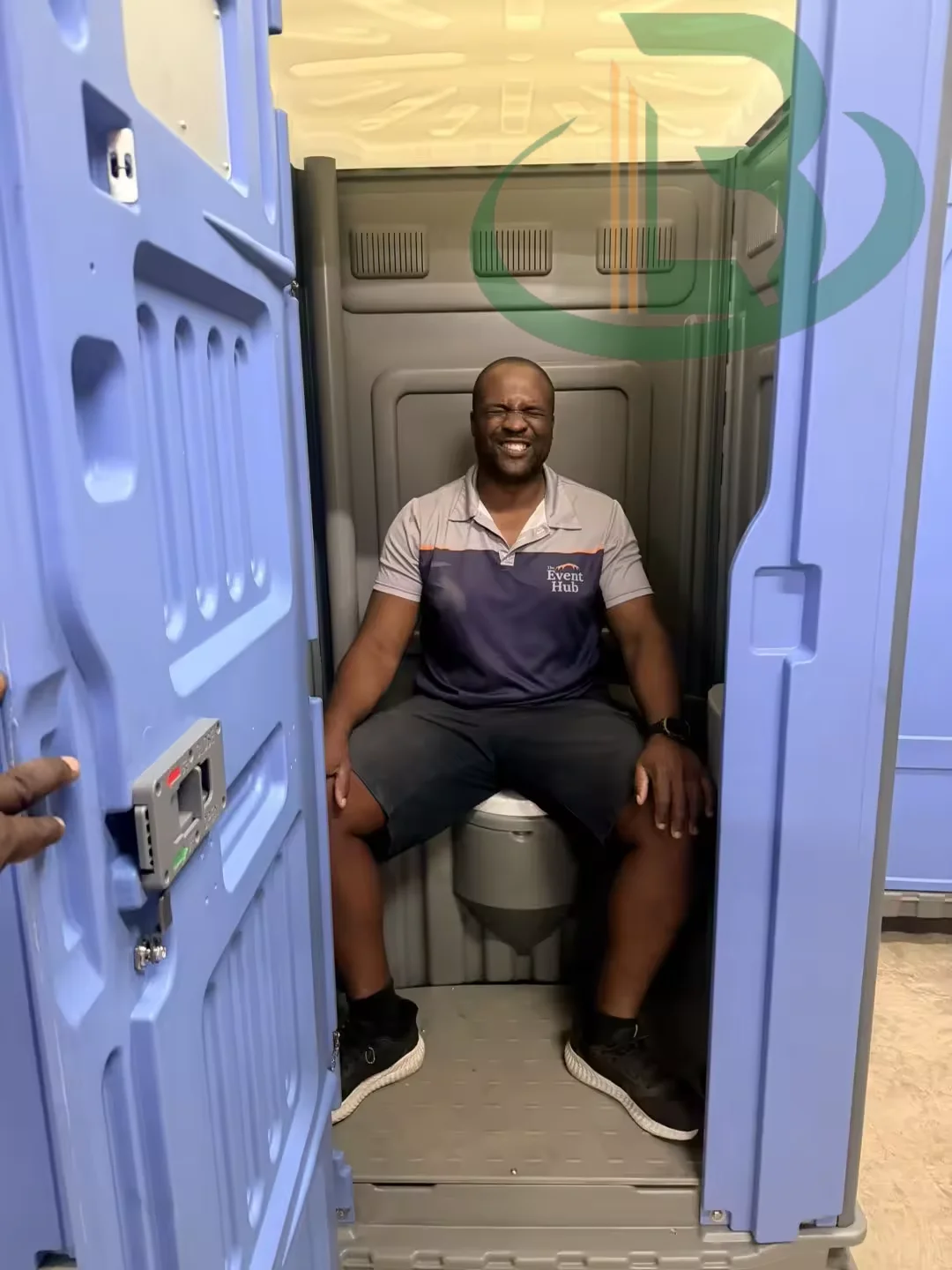 Convenient Portable Mobile Toilet Outdoor Prefabricated Public Seated Toilet Hot Sales Portable Thickened Porta Potty