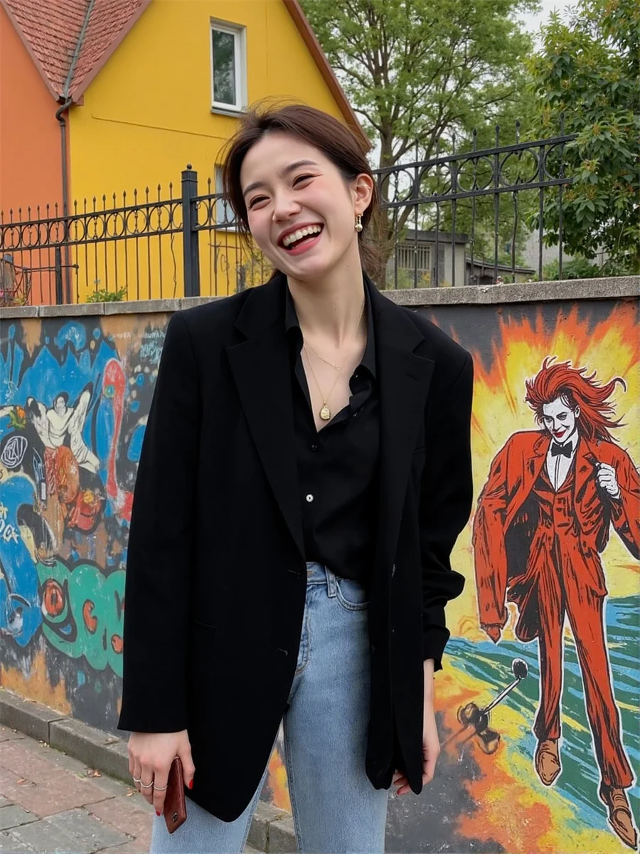 เสื้อท็อปสีดำขาว ลายทาง แต่งกระเป๋า ทรงเข้ารูป สไตล์นักเรียน แฟชั่น ทันสมัย แขนเจ็ดส่วน มีแผ่นรองไหล่