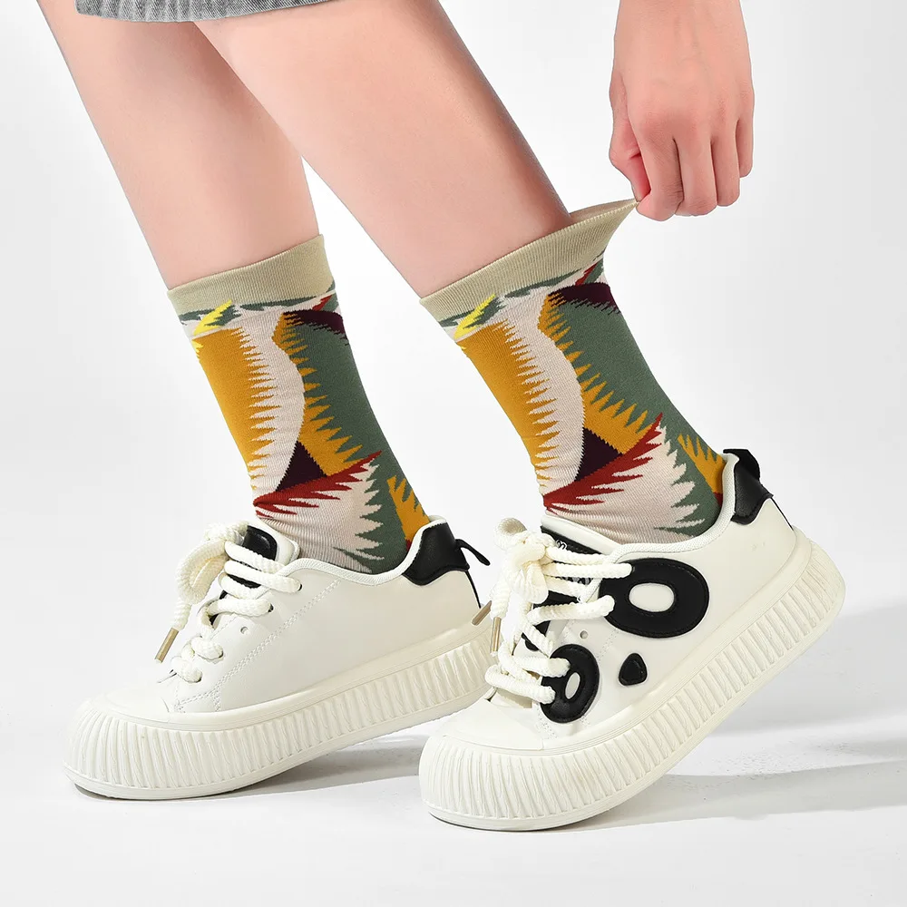 3 Paar Original Asymmetrische Trendige Socken AB-Modell Ins-Style Design Unisex Cartoon Kreative Wadenlange Baumwollsocken – Detail 9
