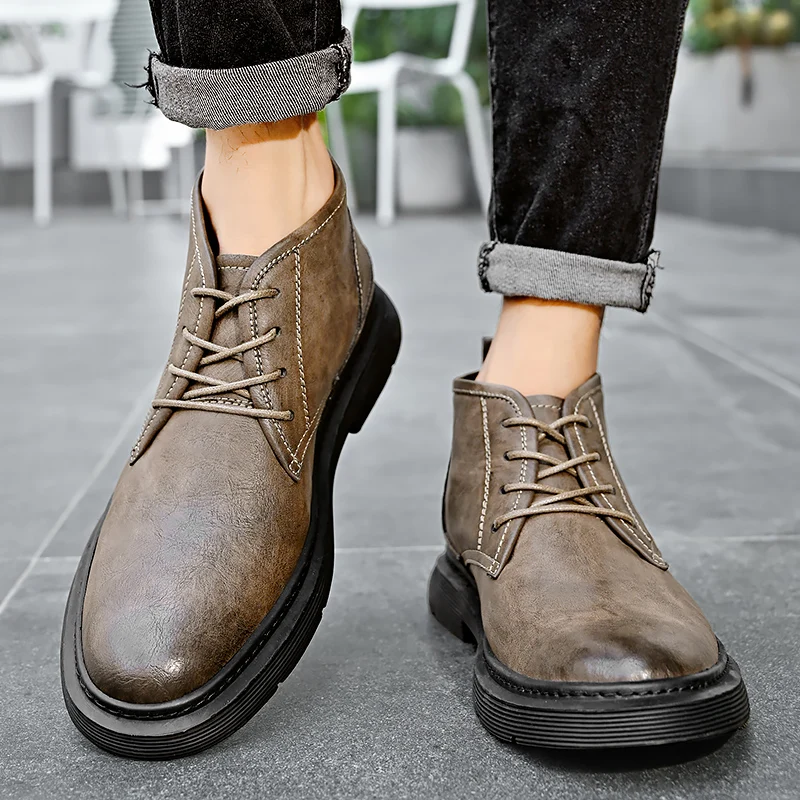 Fashionable men's casual boots made of soft leather, comfortable driving shoes for urban office daily men's walking boots