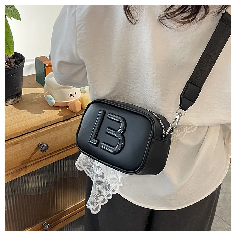 

‌2025 New Camera Shoulder Bag - Minimalist Square Crossbody Purse for Women, Fashionable Tote, Office Commute