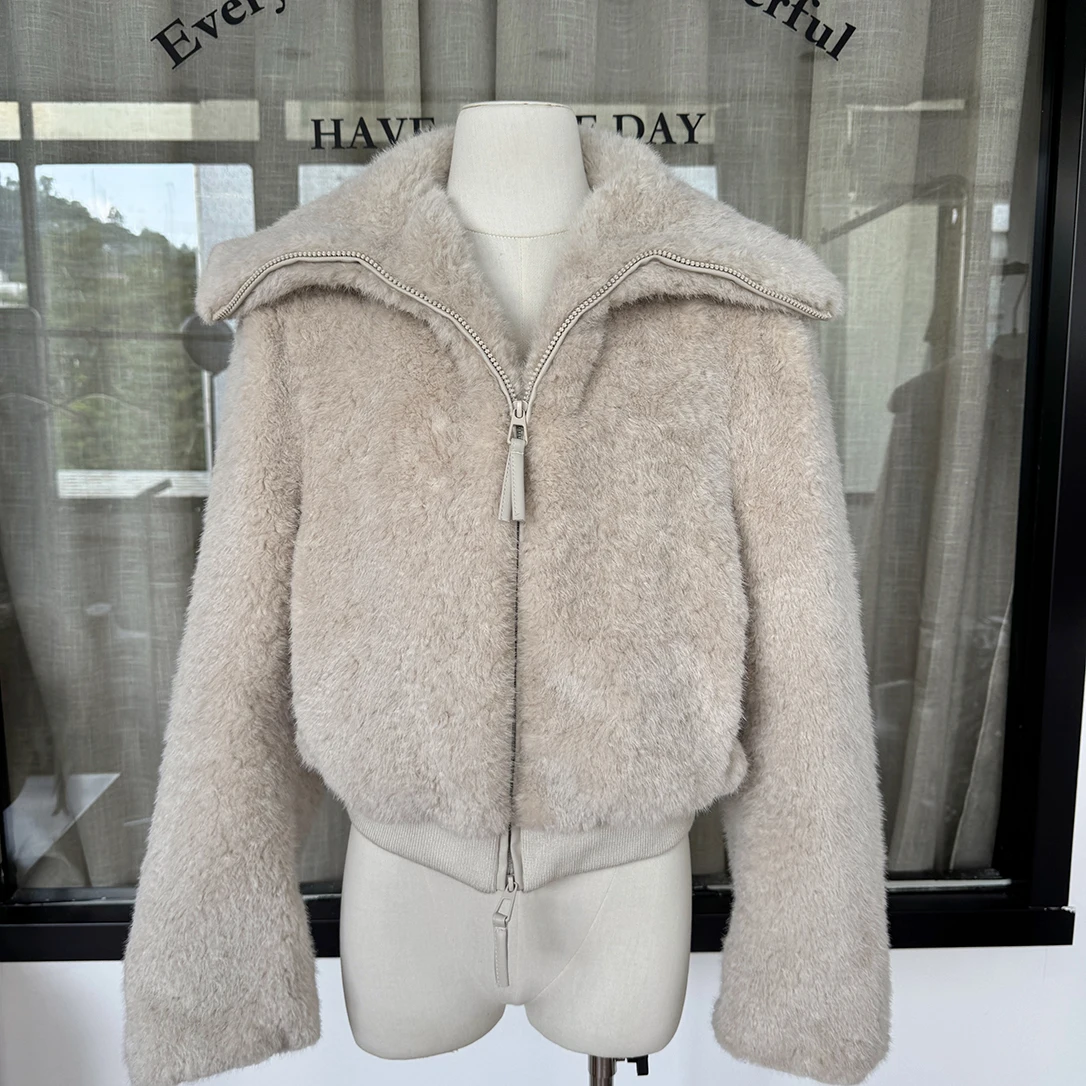 เสื้อแจ็คเก็ตขนเฟอร์เทียมแขนยาวสำหรับผู้หญิง สไตล์หรูหราสำหรับฤดูใบไม้ร่วงและฤดูหนาว  แบบมีซิป  คอปกพับได้  สไตล์สตรีทแวร์  นุ่มฟู  สำหรับใส่เป็นเสื้อนอก