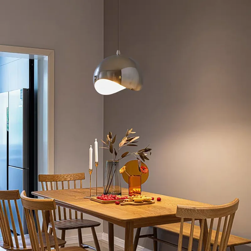 الحد الأدنى من الثريات الإبداعية الفاخرة لغرفة النوم بجانب السرير، بريق فضي على شكل، إضاءة مقهى غرفة الطعام، ديكور المنزل