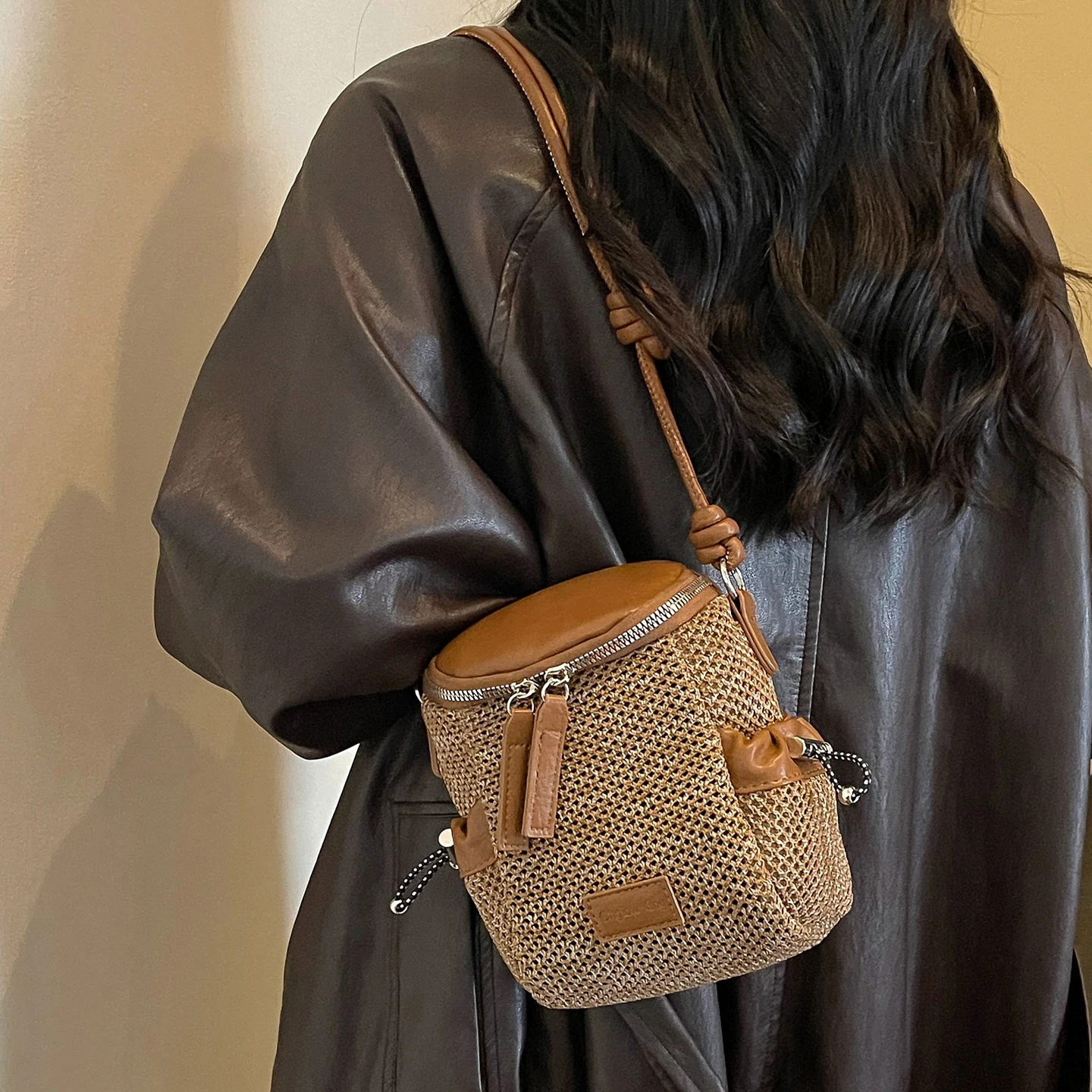 Retro Woven Bucket Bag 2026 New Contrasting Color Mini Crossbody Bags Women's Casual Hollow Out Zipper Shoulder Pack