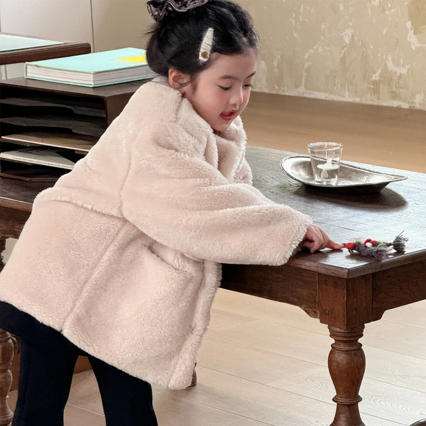Girls Outerwear 2025 Winter New Product Korean Edition Loose Warm Versatile Labeled Hairy Coat for Daily Casual Style